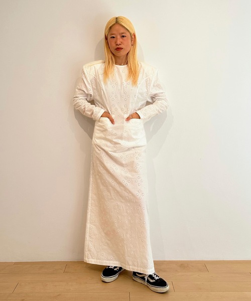 HOLIDAY(ホリデイ)の「LACE PADDED SHOULDER LONG DRESS レースパディッドショルダーロングドレス(ワンピース・レディース・ホワイト/ブラック・ONE SIZE)」の10枚目の写真