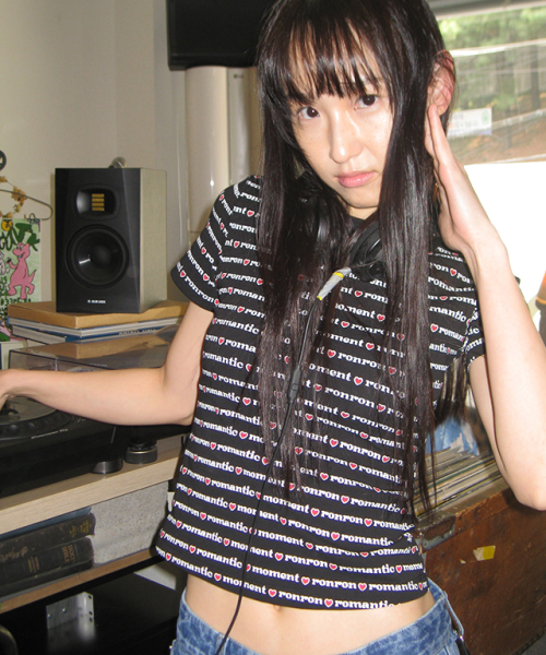 RONRON(ロンロン)の「ALL OVER PRINT SLIM CROP T SHIRT BLACK(Tシャツ/カットソー・レディース・その他・FREE)」の3枚目の写真