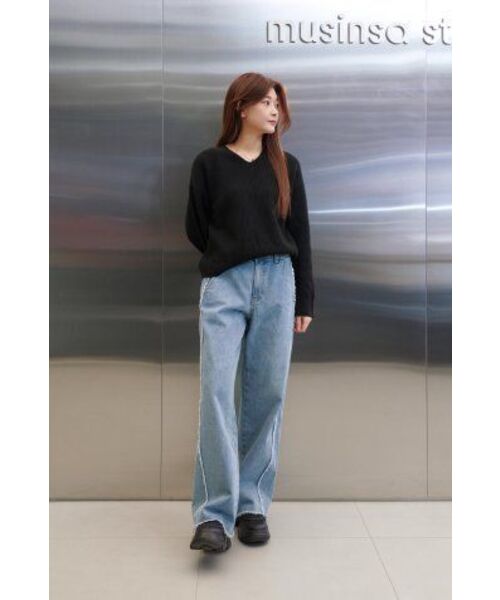 MUSINSA STANDARD WOMAN（ムシンサスタンダードウーマン）の「ウィメンズフレイサイドワイドデニムパンツ[ライトインディゴ]（デニムパンツ・レディース・その他・30/24/25/26/27/28/29）」の15枚目の写真
