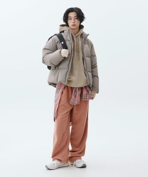 MUSINSA STANDARD(ムシンサスタンダード)の「スクエアキルテッドダウンプーパーショートパディングジャケット【グレーッシュベージュ】(ダウンジャケット/コート・メンズ・その他・SMALL/MEDIUM/LARGE/X-LARGE/XX-LARGE)」の2枚目の写真