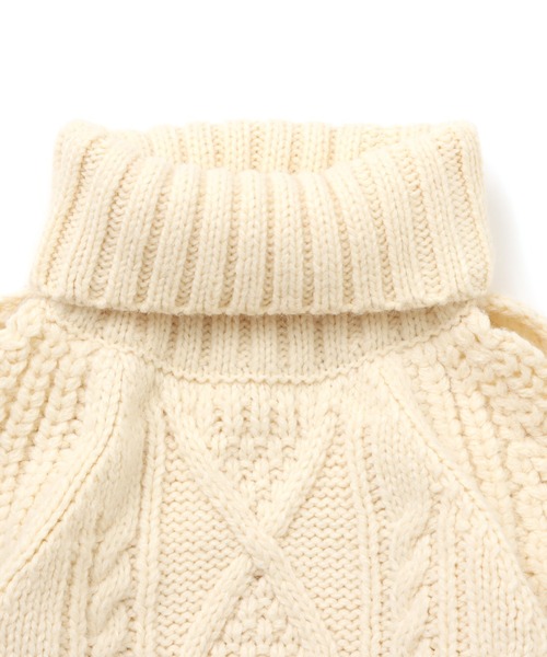 atmos pink(アトモスピンク)の「atmos pink Slit Cable Knit Tops / アトモス ピンク スリット ケーブル ニット トップス(ニット/セーター・レディース・オフホワイト/ブラウン/グリーン・FREE)」の6枚目の写真
