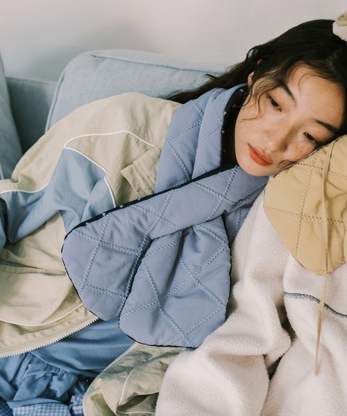 ROCKFISH WEATHERWEAR(ロックフィッシュウェザーウェア)の「PADDED NYLON SCARF(マフラー・レディース・ブラック/クリーム/スカイブルー/マスタード/ベージュ・FREE)」の4枚目の写真