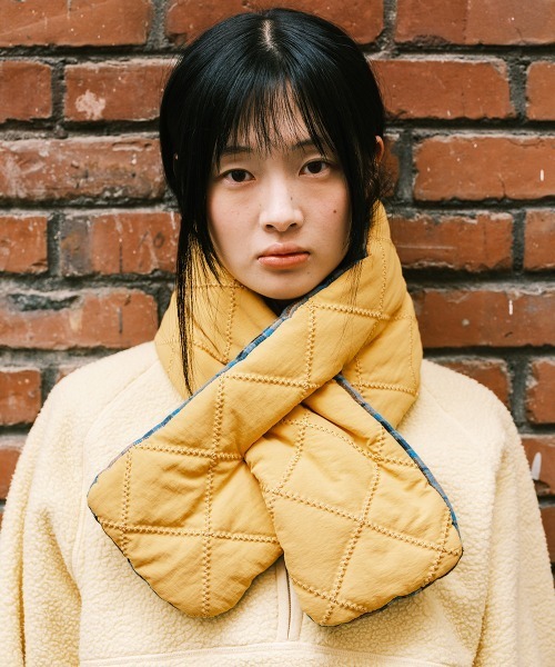 ROCKFISH WEATHERWEAR(ロックフィッシュウェザーウェア)の「PADDED NYLON SCARF(マフラー・レディース・ブラック/クリーム/スカイブルー/マスタード/ベージュ・FREE)」の5枚目の写真
