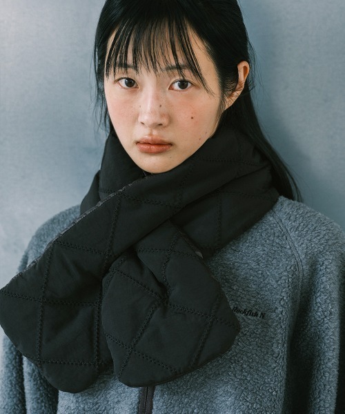 ROCKFISH WEATHERWEAR(ロックフィッシュウェザーウェア)の「PADDED NYLON SCARF(マフラー・レディース・ブラック/クリーム/スカイブルー/マスタード/ベージュ・FREE)」の1枚目の写真