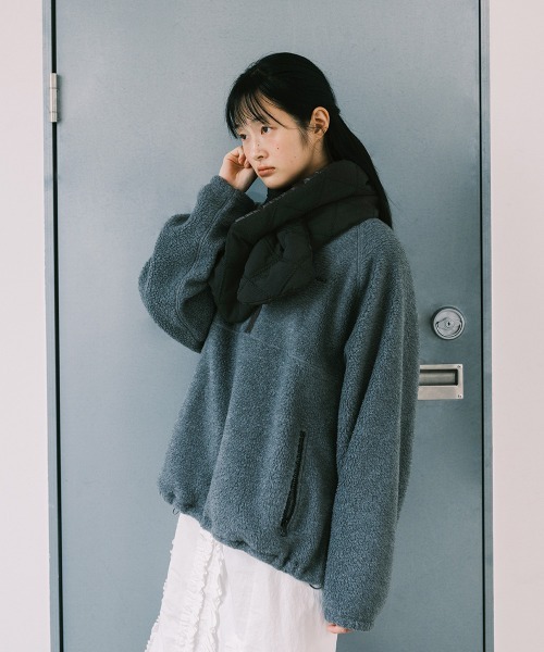 ROCKFISH WEATHERWEAR(ロックフィッシュウェザーウェア)の「PADDED NYLON SCARF(マフラー・レディース・ブラック/クリーム/スカイブルー/マスタード/ベージュ・FREE)」の6枚目の写真