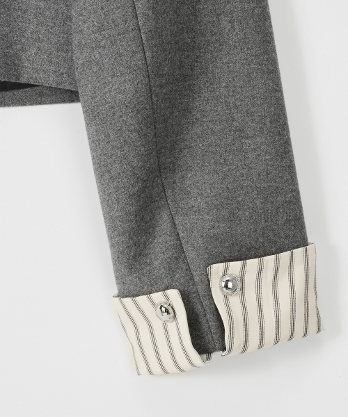 SALON DE YOHN(サロンドヨーン)の「Cuffs Crop Jacket_ Gray(テーラードジャケット・レディース・グレー・SMALL/MEDIUM)」の4枚目の写真