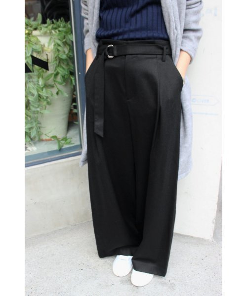 SLOBE IENA（スローブイエナ）の「《追加》ベルトツキワイドタックパンツ◆（その他パンツ・レディース・ブラック/キャメル/グレー・40/38/36）」の2枚目の写真