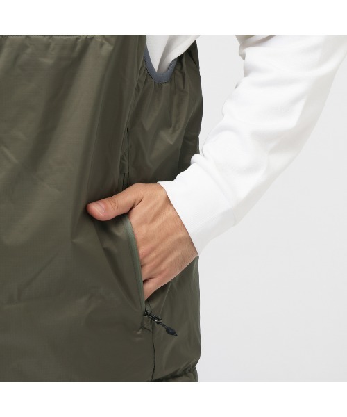 NANGA（ナンガ）の「ナンガ  AURORA TEX STAND COLLAR DOWN VEST（ダウンベスト・メンズ・ブラック/グレー・L/M/S）」の9枚目の写真