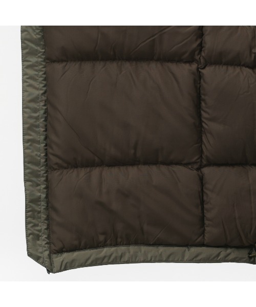 NANGA（ナンガ）の「ナンガ  AURORA TEX STAND COLLAR DOWN VEST（ダウンベスト・メンズ・ブラック/グレー・L/M/S）」の4枚目の写真