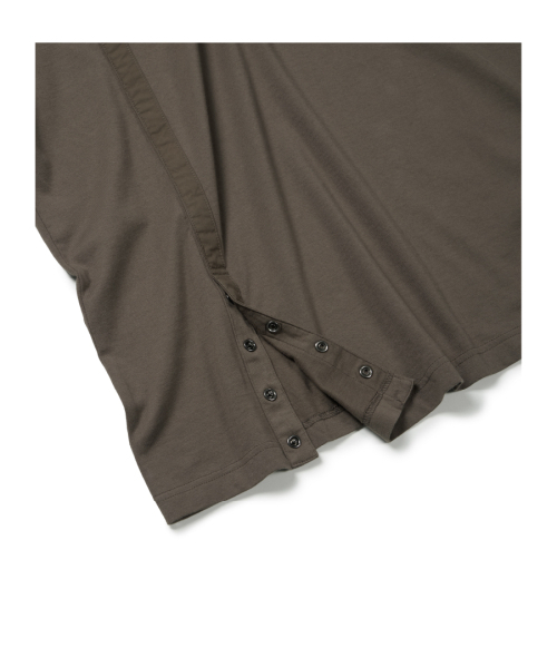 ETCE(イーティーシーイー)の「CURVED HENLEY NECK TEE (BROWN)(Tシャツ/カットソー・メンズ・その他・LARGE/X-LARGE/MEDIUM)」の5枚目の写真