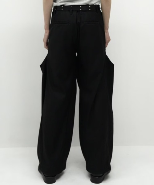 Chikashitsu +(チカシツプラス)の「【CS】FLOW FIT DRAPE SLACKS / 【シーエス】フローフィットドレープスラックス(スラックス・メンズ・ブラック/チャコール・01/02)」の13枚目の写真