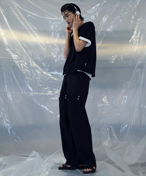 Chikashitsu +(チカシツプラス)の「【CS】FLOW FIT DRAPE SLACKS / 【シーエス】フローフィットドレープスラックス(スラックス・メンズ・ブラック/チャコール・01/02)」の9枚目の写真