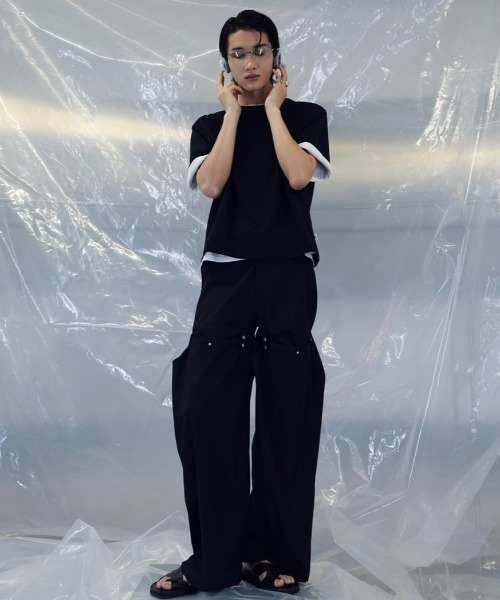 Chikashitsu +(チカシツプラス)の「【CS】FLOW FIT DRAPE SLACKS / 【シーエス】フローフィットドレープスラックス(スラックス・メンズ・ブラック/チャコール・01/02)」の7枚目の写真