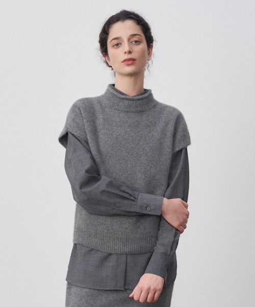 J'RIUM(ジェイリウム)の「Ayla Raccoon Cap Sleeve Knit Charcoal(ニット/セーター・レディース・その他・OS)」の1枚目の写真