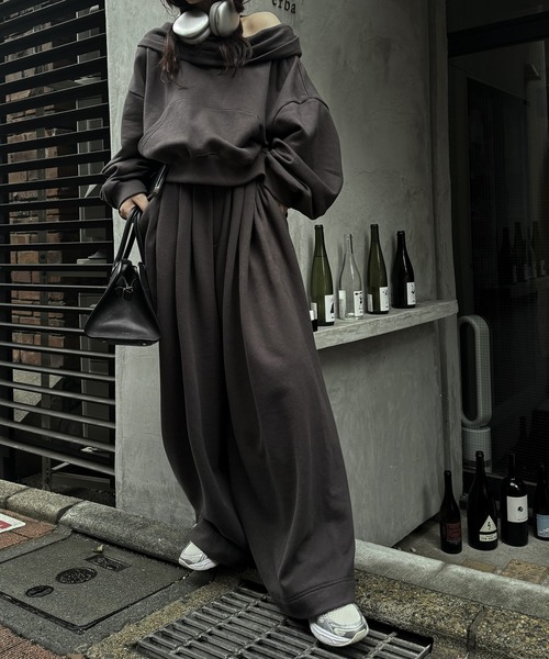 WILLFULLY(ウィルフリー)の「volume tuck drawstring hem sweat PT(スウェットパンツ・レディース・オートミール/グレー系その他/ベージュ系その他・FREE)」の2枚目の写真