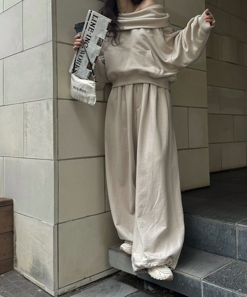 WILLFULLY(ウィルフリー)の「volume tuck drawstring hem sweat PT(スウェットパンツ・レディース・オートミール/グレー系その他/ベージュ系その他・FREE)」の1枚目の写真