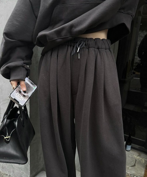 WILLFULLY(ウィルフリー)の「volume tuck drawstring hem sweat PT(スウェットパンツ・レディース・オートミール/グレー系その他/ベージュ系その他・FREE)」の20枚目の写真