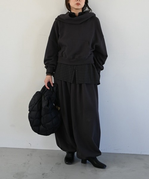 WILLFULLY(ウィルフリー)の「volume tuck drawstring hem sweat PT(スウェットパンツ・レディース・オートミール/グレー系その他/ベージュ系その他・FREE)」の5枚目の写真