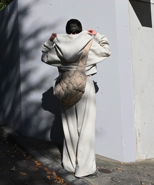 WILLFULLY(ウィルフリー)の「volume tuck drawstring hem sweat PT(スウェットパンツ・レディース・オートミール/グレー系その他/ベージュ系その他・FREE)」の10枚目の写真