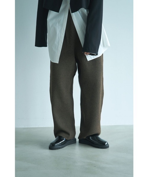 marjour(マージュール)の「RELAXED TAPERED KNIT PANTS(その他パンツ・レディース・ブラウン/ブラック・M)」の4枚目の写真