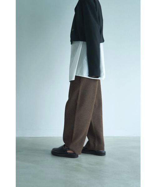 marjour(マージュール)の「RELAXED TAPERED KNIT PANTS(その他パンツ・レディース・ブラウン/ブラック・M)」の6枚目の写真