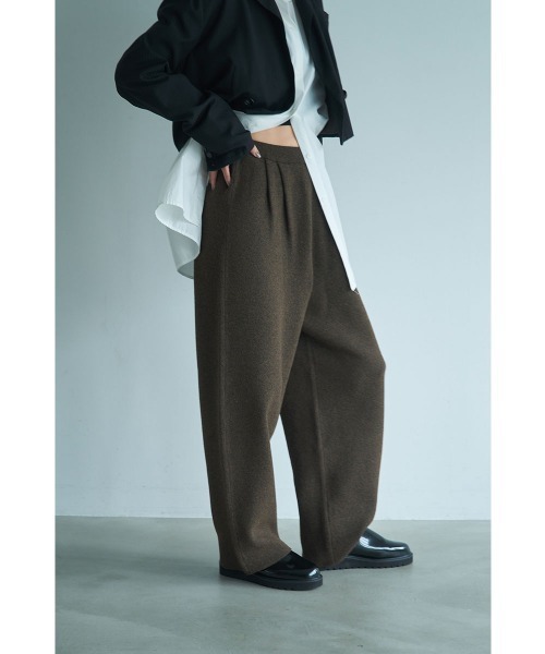 marjour(マージュール)の「RELAXED TAPERED KNIT PANTS(その他パンツ・レディース・ブラウン/ブラック・M)」の8枚目の写真