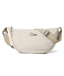 HELLOJUN（へロージュン）の「ジュンスマイルハーフムーンスリングバック [アイボリー]（メッセンジャーバッグ）」