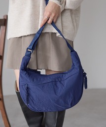 ショルダーバッグ（ブルー・ネイビー/青色系・ナイロン）ファッション