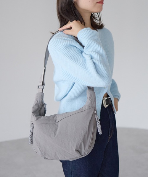 &MARKS（アンドマークス）の「N17【カラバリ豊富】ナイロンショルダーバッグ（ショルダーバッグ・レディース・ブラック/パープル/グレー/ネイビー/イエロー/レッド/ライトベージュ/ダークベージュ/グリーン/ブルー・FREE）」の18枚目の写真