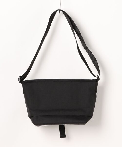 Manhattan Portage（マンハッタンポーテージ）の「NYLON MESSENGER BAG (SM) FLAPZIPPER POCKET SAUCY DOG（メッセンジャーバッグ・メンズ・ブラック・SMALL）」の13枚目の写真
