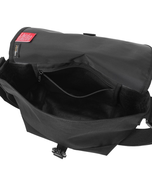 Manhattan Portage（マンハッタンポーテージ）の「NYLON MESSENGER BAG (SM) FLAPZIPPER POCKET SAUCY DOG（メッセンジャーバッグ・メンズ・ブラック・SMALL）」の8枚目の写真