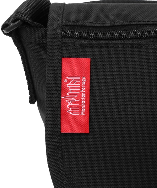Manhattan Portage（マンハッタンポーテージ）の「NYLON MESSENGER BAG (SM) FLAPZIPPER POCKET SAUCY DOG（メッセンジャーバッグ・メンズ・ブラック・SMALL）」の10枚目の写真