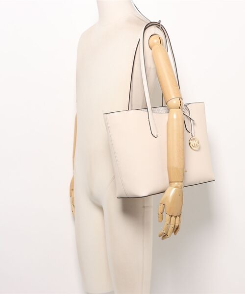 MICHAEL KORS(マイケルコース)の「ARDEN LG TZ TOTE トートバッグ(トートバッグ・レディース・ベージュ系その他・FREE)」の5枚目の写真