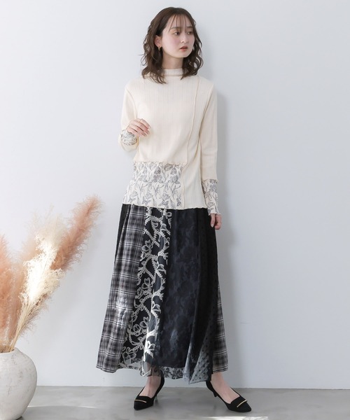 iS ScoLar（イズスカラー）の「561204：花蝶柄テレコ素材メロウ入りインナー（Tシャツ/カットソー・レディース・サックスブルー/ブラック/アイボリー・M）」の4枚目の写真