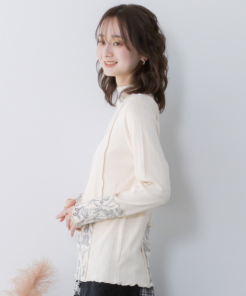 iS ScoLar（イズスカラー）の「561204：花蝶柄テレコ素材メロウ入りインナー（Tシャツ/カットソー・レディース・サックスブルー/ブラック/アイボリー・M）」の6枚目の写真