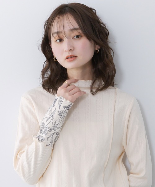 iS ScoLar（イズスカラー）の「561204：花蝶柄テレコ素材メロウ入りインナー（Tシャツ/カットソー・レディース・サックスブルー/ブラック/アイボリー・M）」の8枚目の写真