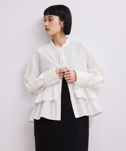 ADAM ET ROPE'（アダムエロペ）の「【WEB限定】フリルブラウス（シャツ/ブラウス・レディース・ホワイト/サックスブルー/ブラック・FREE）」の2枚目の写真