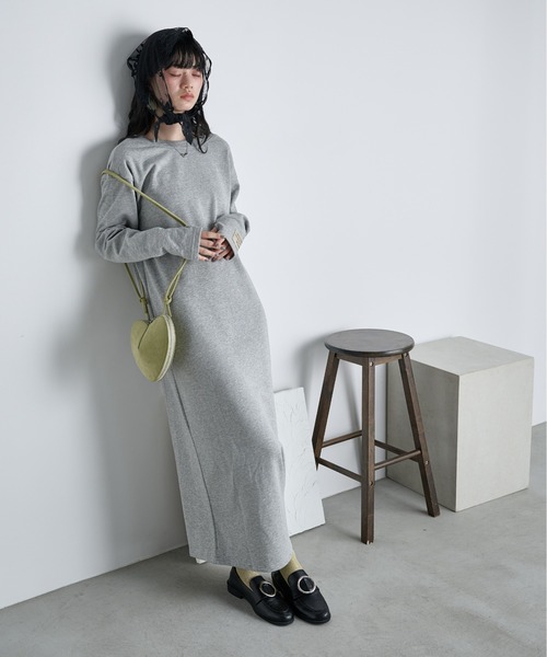 THE YOn(ザヨン)の「コットン裏毛バックオープンワンピース(ワンピース・レディース・グレー/チャコールグレー/クリーム/ピンク・FREE)」の3枚目の写真