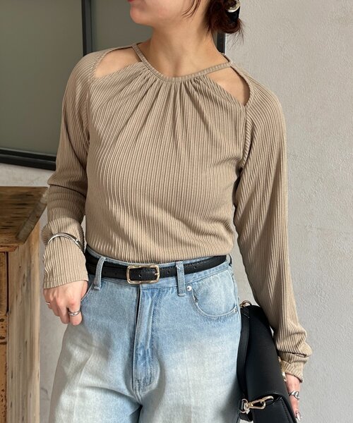 Thevon(ゼボン)の「変形ホルターネックリブプルオーバー(Tシャツ/カットソー・レディース・ベージュ/ブラック/オフホワイト・FREE)」の3枚目の写真