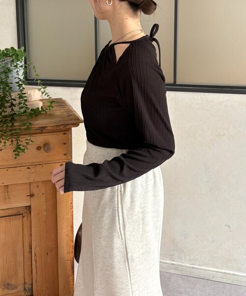 Thevon(ゼボン)の「変形ホルターネックリブプルオーバー(Tシャツ/カットソー・レディース・ベージュ/ブラック/オフホワイト・FREE)」の16枚目の写真