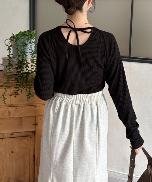 Thevon(ゼボン)の「変形ホルターネックリブプルオーバー(Tシャツ/カットソー・レディース・ベージュ/ブラック/オフホワイト・FREE)」の17枚目の写真