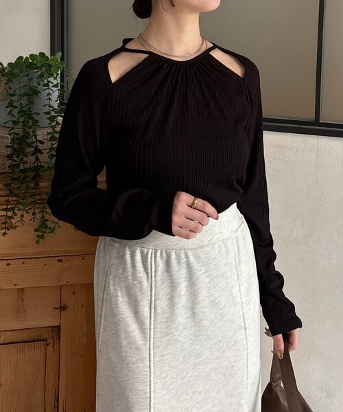 Thevon(ゼボン)の「変形ホルターネックリブプルオーバー(Tシャツ/カットソー・レディース・ベージュ/ブラック/オフホワイト・FREE)」の19枚目の写真