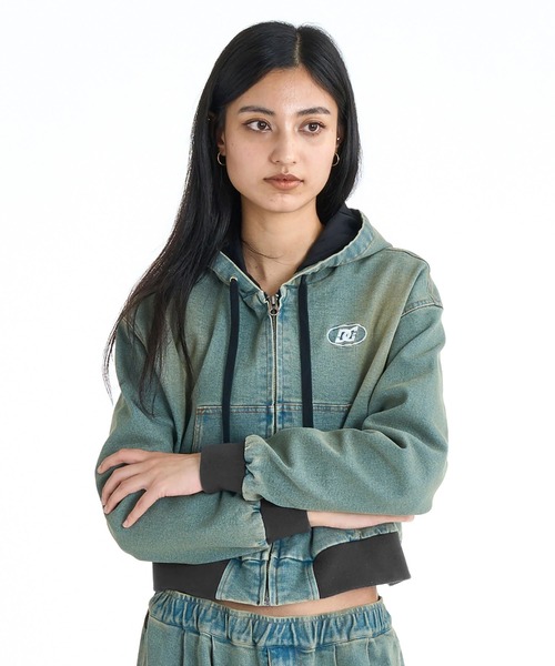 DC SHOES(ディーシーシューズ)の「DC SHOES ウィメンズ 26 WS HOOD JACKET ショート丈 デニムジャケット アウター【2026年春夏モデル】/ストレッチデニムジップアップフーディー(ブルゾン・レディース・ライトインディゴブルー/ブラック系その他・SMALL/MEDIUM)」の1枚目の写真
