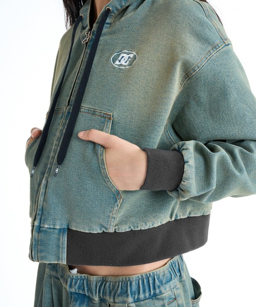 DC SHOES(ディーシーシューズ)の「DC SHOES ウィメンズ 26 WS HOOD JACKET ショート丈 デニムジャケット アウター【2026年春夏モデル】/ストレッチデニムジップアップフーディー(ブルゾン・レディース・ライトインディゴブルー/ブラック系その他・SMALL/MEDIUM)」の9枚目の写真