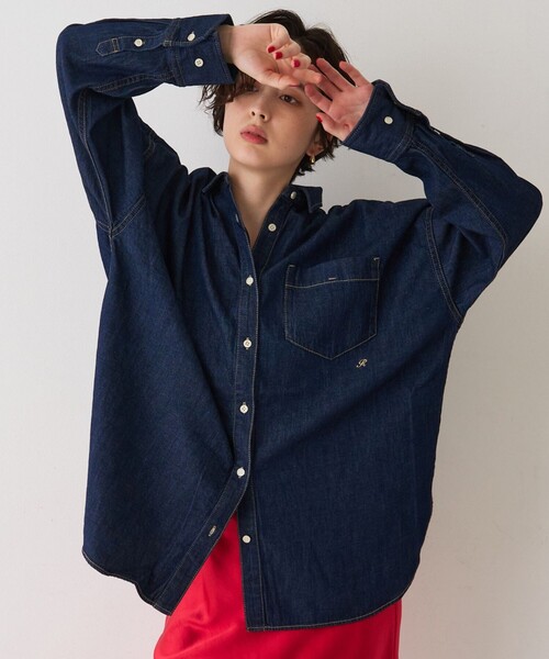 Rouge vif(ルージュヴィフ)の「【2026SS新作】【ロングセラー】NEWオーバーサイズデニムシャツ(シャツ/ブラウス・レディース・ダークネイビー/グレー・フリー)」の2枚目の写真
