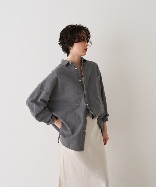 Rouge vif(ルージュヴィフ)の「【2026SS新作】【ロングセラー】NEWオーバーサイズデニムシャツ(シャツ/ブラウス・レディース・ダークネイビー/グレー・フリー)」の11枚目の写真