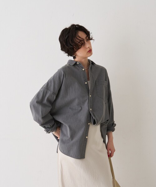 Rouge vif(ルージュヴィフ)の「【2026SS新作】【ロングセラー】NEWオーバーサイズデニムシャツ(シャツ/ブラウス・レディース・ダークネイビー/グレー・フリー)」の10枚目の写真