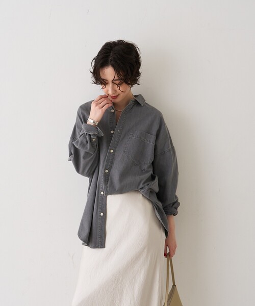 Rouge vif(ルージュヴィフ)の「【2026SS新作】【ロングセラー】NEWオーバーサイズデニムシャツ(シャツ/ブラウス・レディース・ダークネイビー/グレー・フリー)」の9枚目の写真