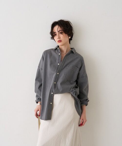 Rouge vif(ルージュヴィフ)の「【2026SS新作】【ロングセラー】NEWオーバーサイズデニムシャツ(シャツ/ブラウス・レディース・ダークネイビー/グレー・フリー)」の8枚目の写真