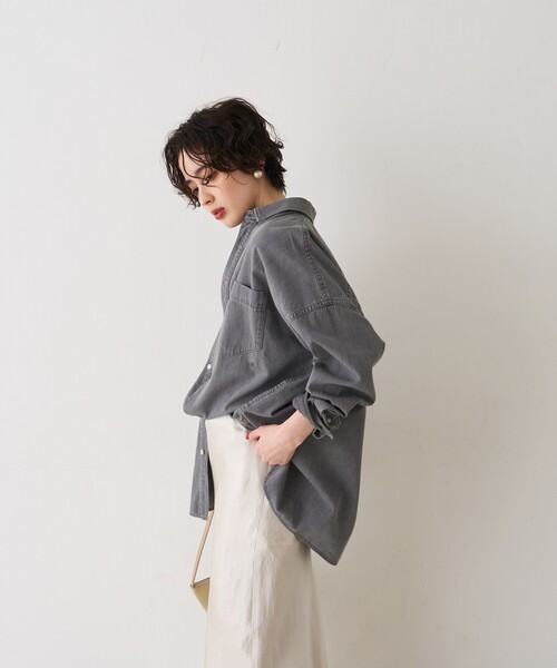 Rouge vif(ルージュヴィフ)の「【2026SS新作】【ロングセラー】NEWオーバーサイズデニムシャツ(シャツ/ブラウス・レディース・ダークネイビー/グレー・フリー)」の7枚目の写真